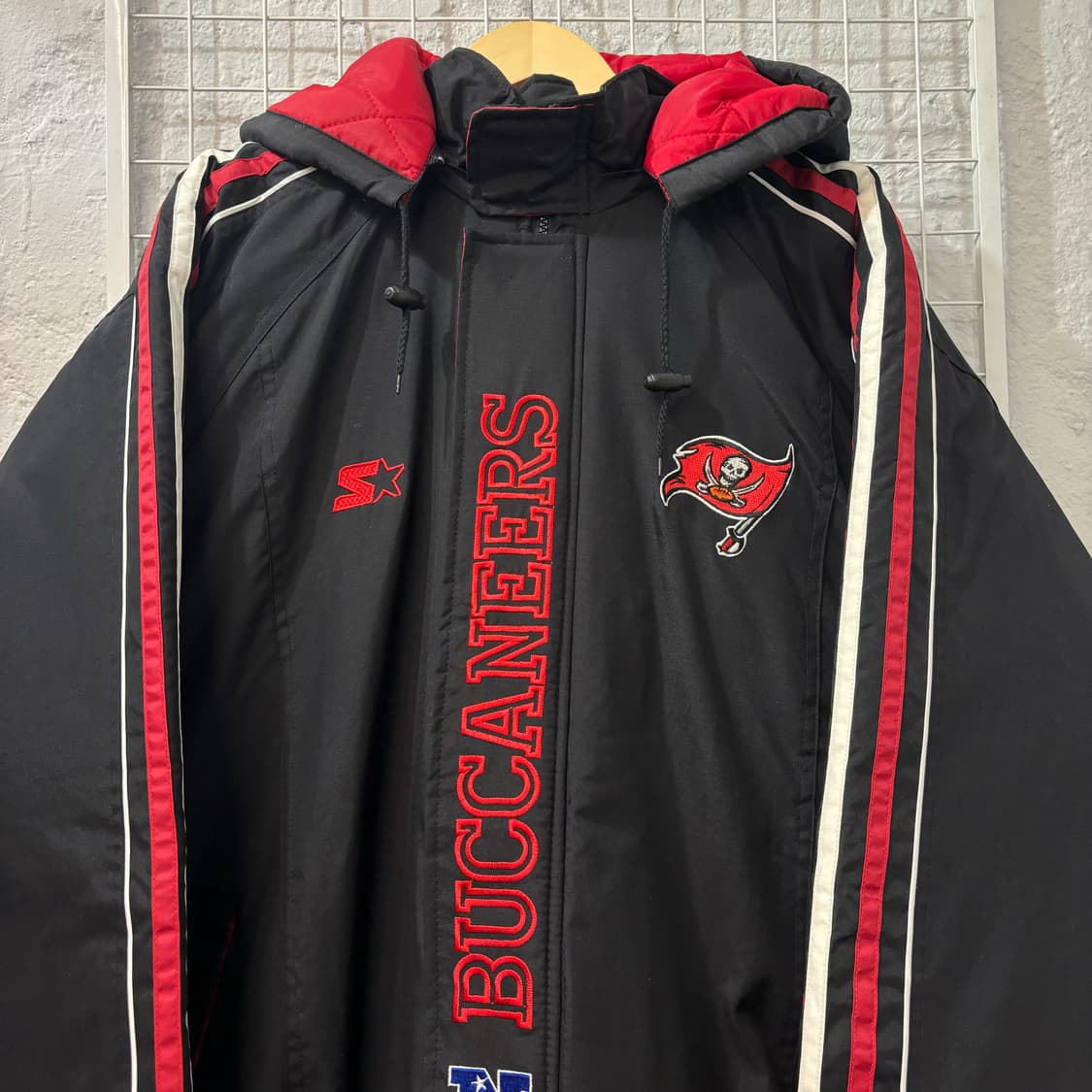 스타터 X NFL 90s 올드스쿨 탬파베이 버커니어스 패딩  상품이미지3