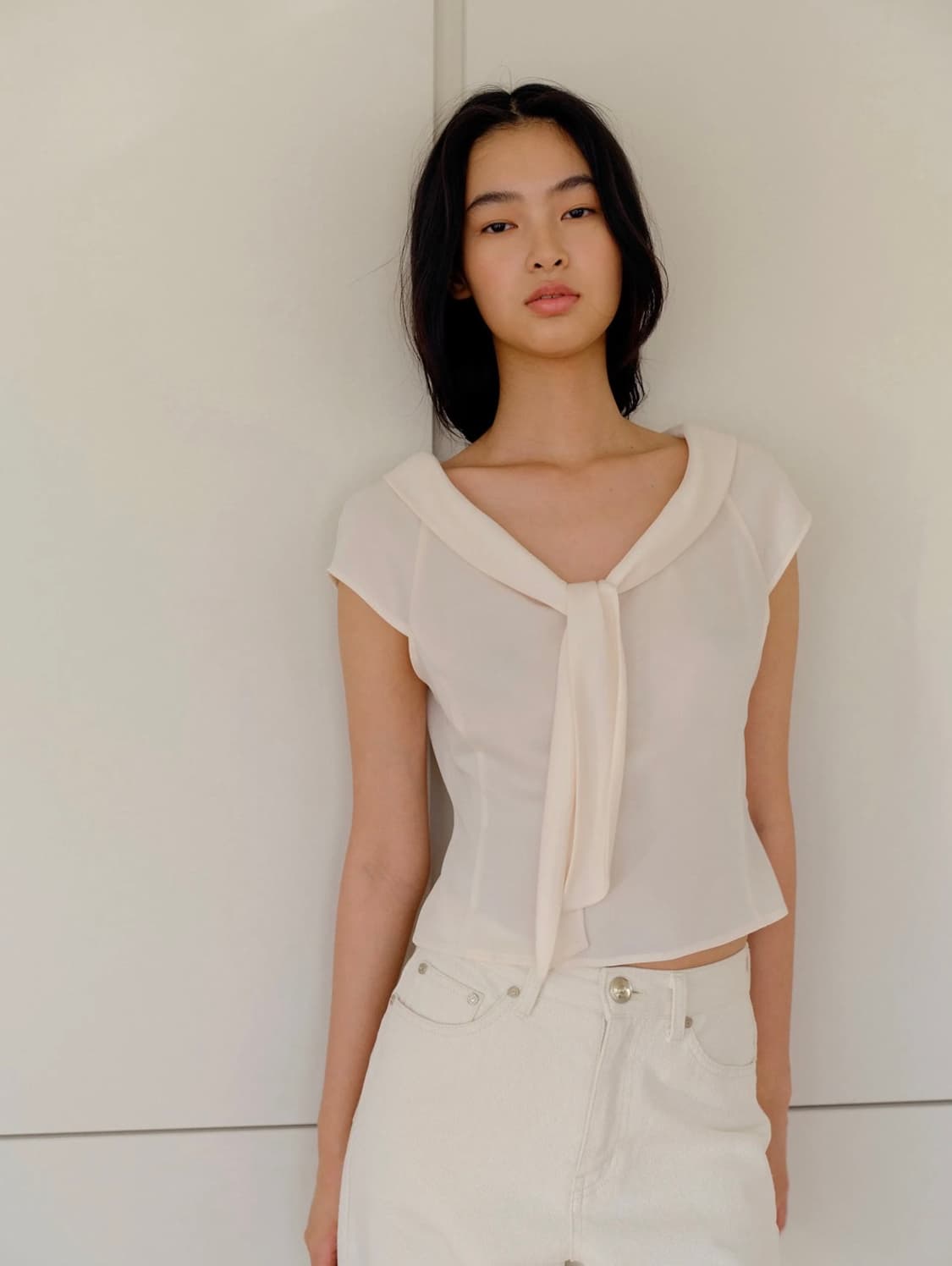 킨더살몬 Valois Bowtie Top Cream 보타이 블라우스 상품이미지1