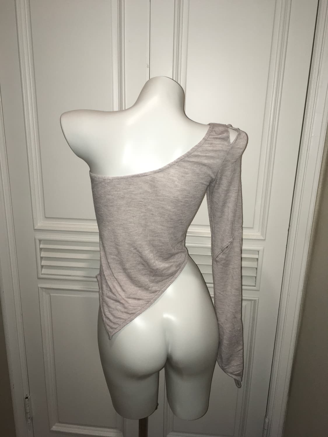 2000아카이브스 컷아웃 오프숄더 사선탑 그레이 상품이미지3