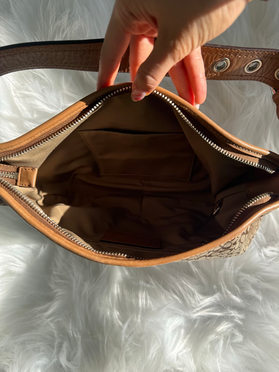 코치 숄더백 (카라멜 브라운) 상품이미지4