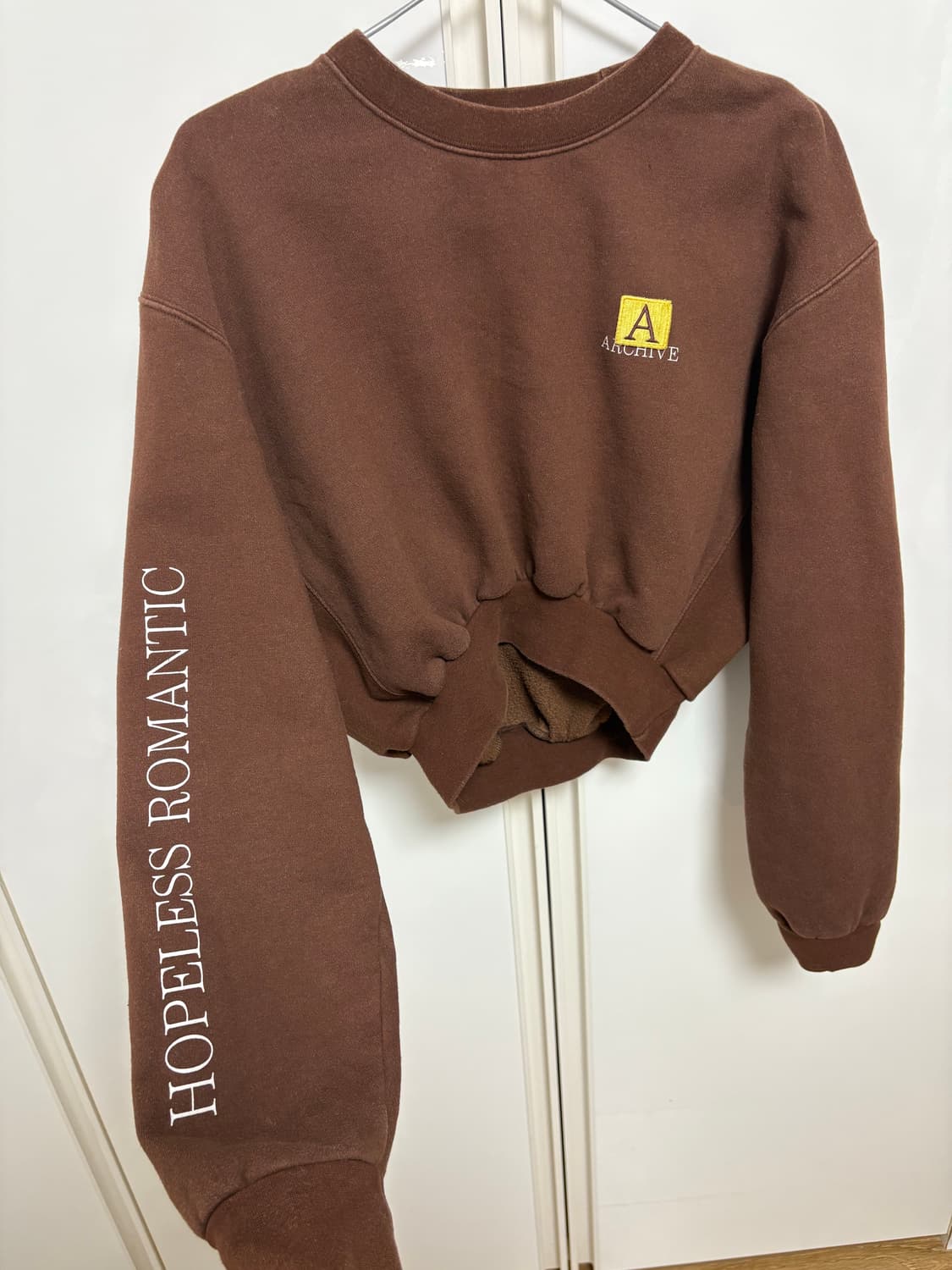 앤더슨밸 브라운크롭맨투맨  상품이미지1