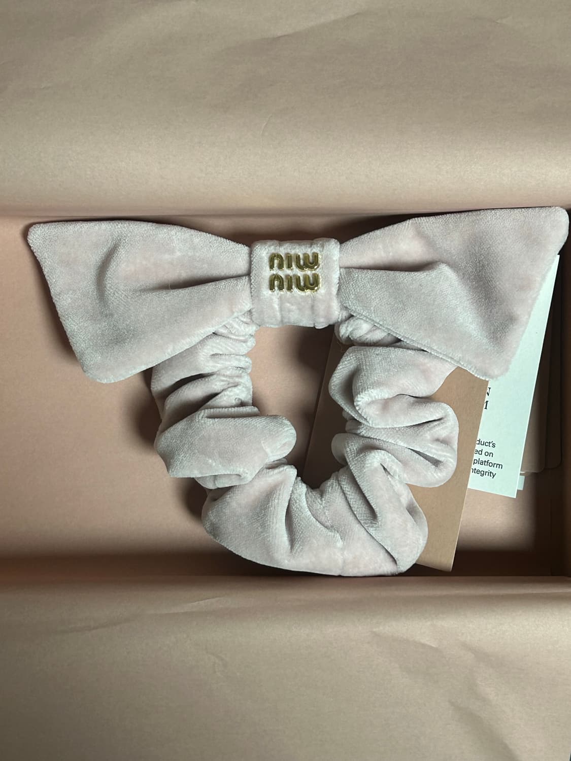 미우미우 벨벳 스크런치 상품이미지3