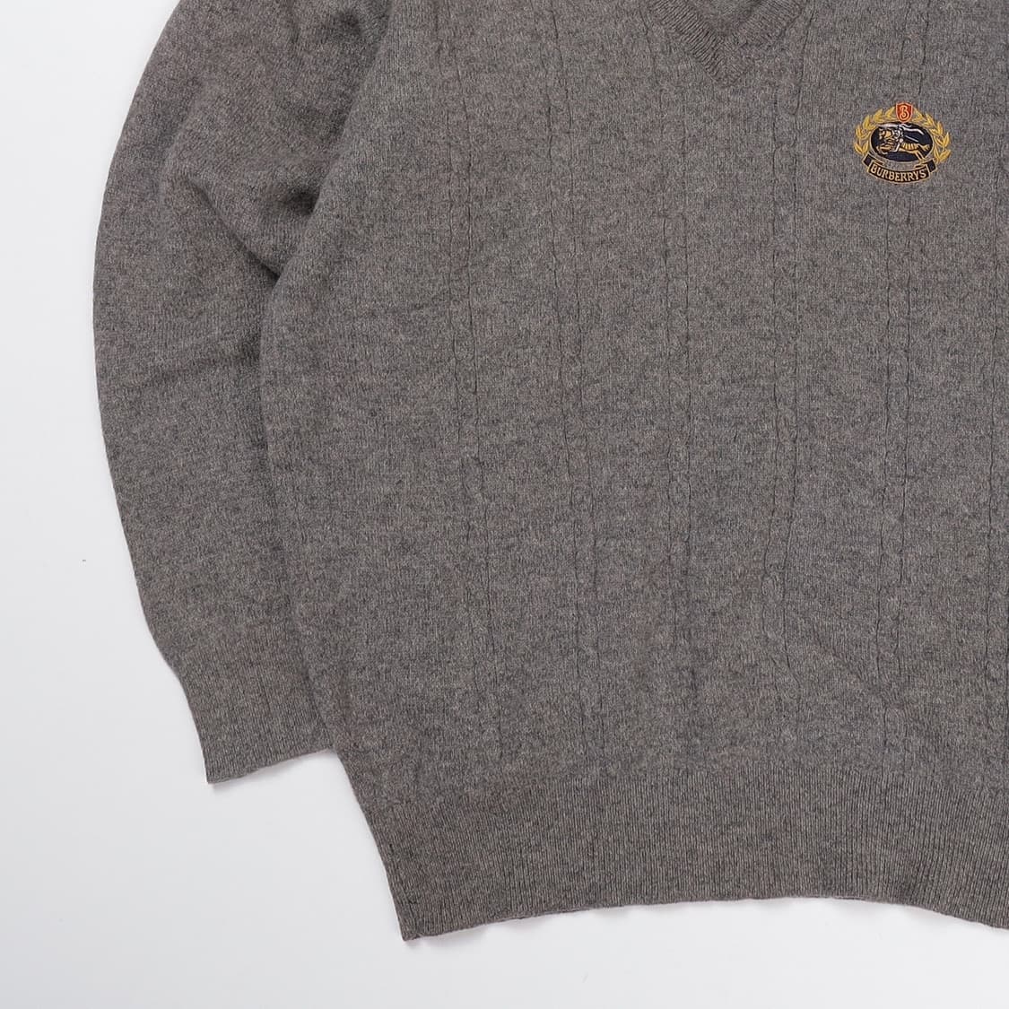 Burberry 크래스트로고 브이넥 니트   상품이미지3