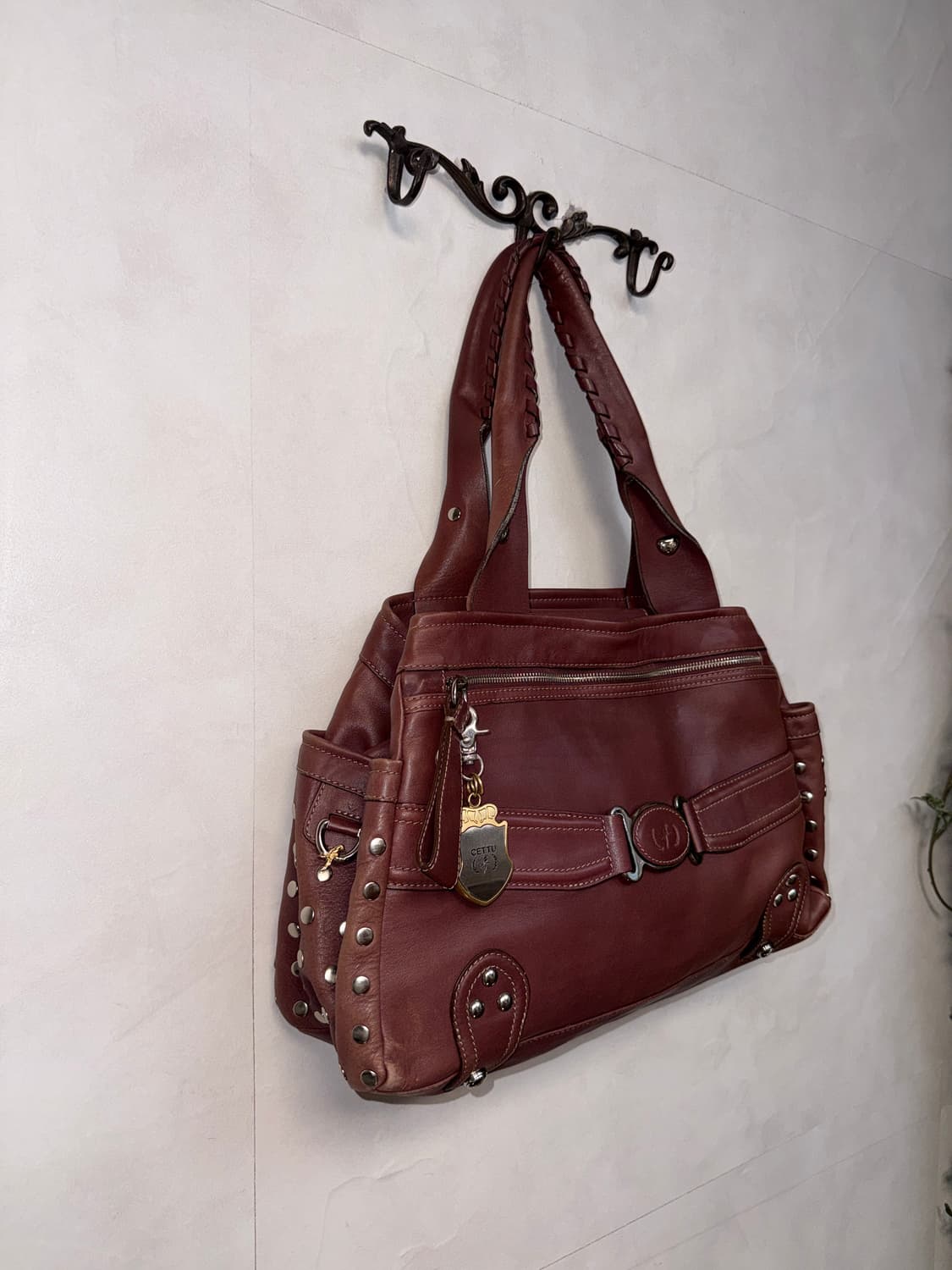 Cettu brick red cow skin stud tote bag 상품이미지2