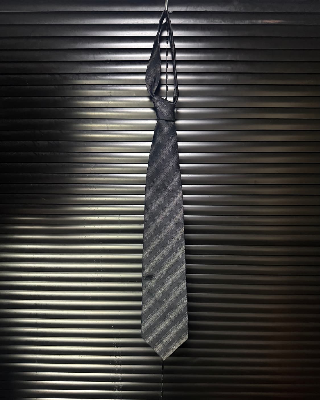 마에스트로 스트라이프 남색 네이비 회색 그레이 차콜 마 견 실크 넥타이 상품이미지1