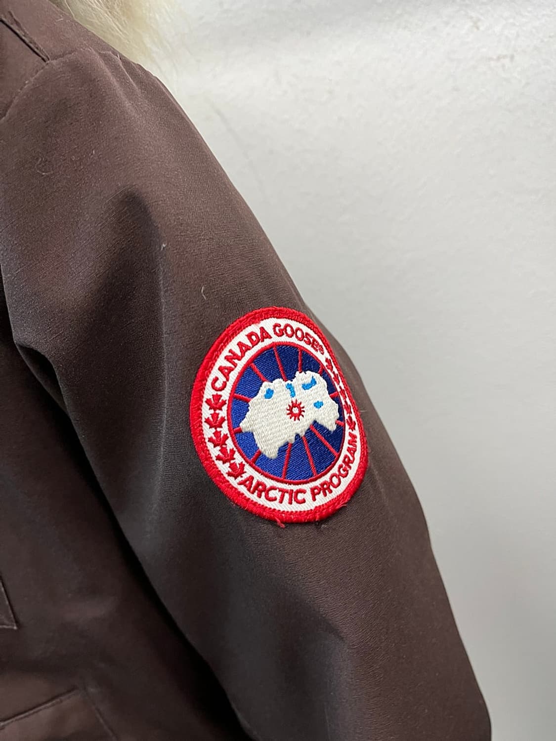 95-100) 캐나다구스 브라운 봄버다운  상품이미지3