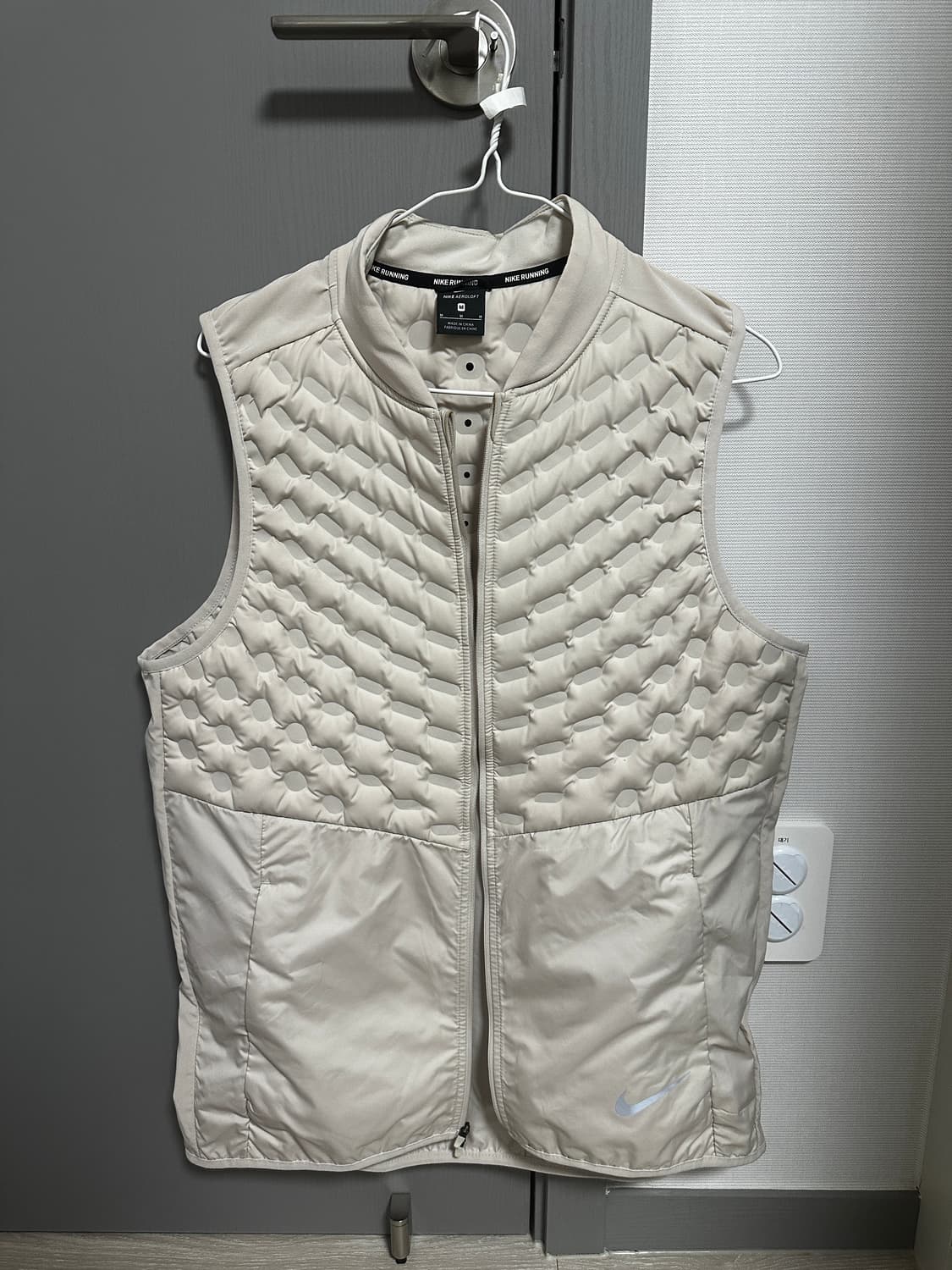 나이키 에어로로프트 베스트 조끼  상품이미지1