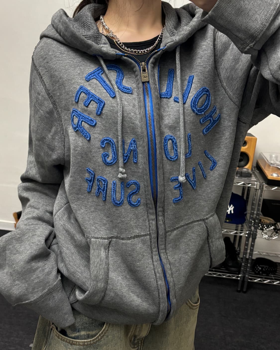 홀리스터 아치로고 후드집업 차콜 상품이미지2