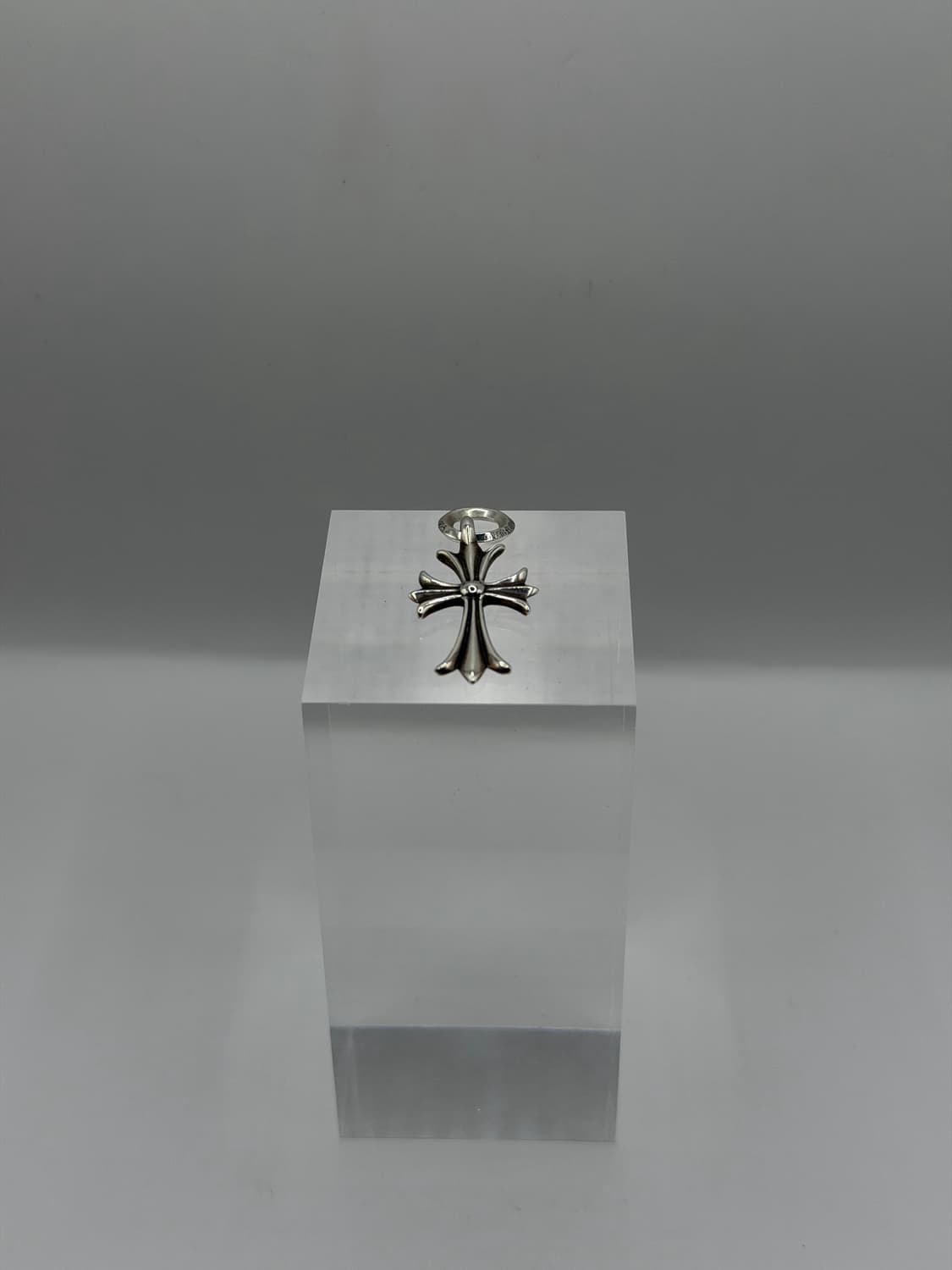 크롬하츠 목걸이 판매합니다. [ 타이니 CH 크로스 펜던트 참 ] 상품이미지1