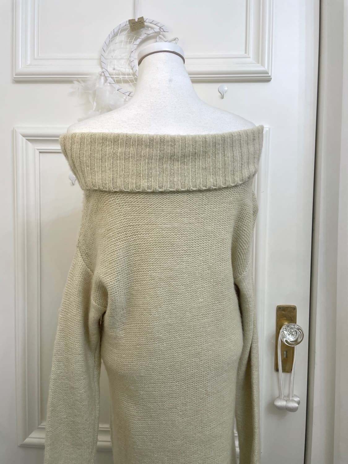 beige ivory twist off-shoulder opc 상품이미지4