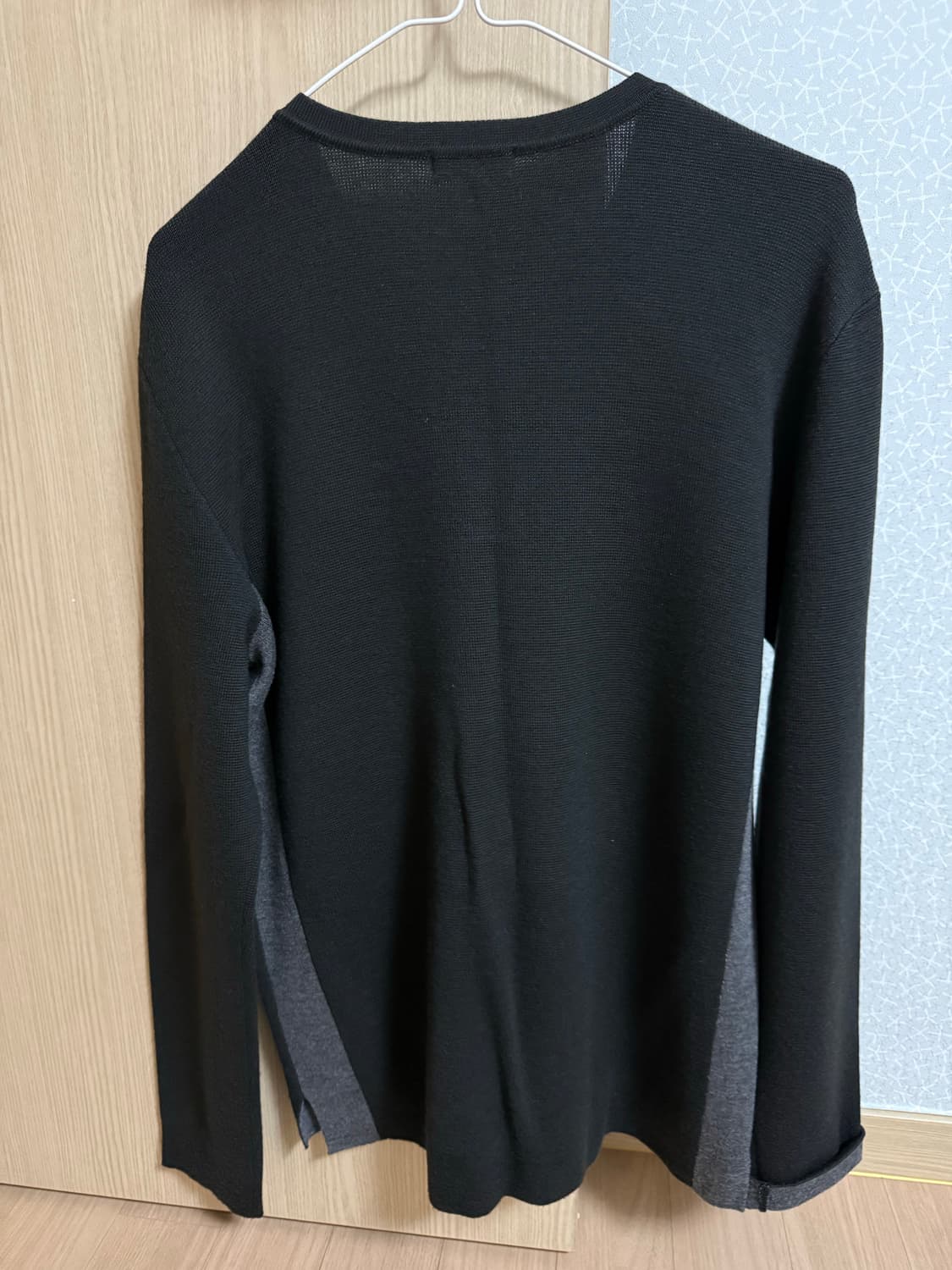 박보검 착장 TNGT 카키 헨리넥 니트 105 상품이미지3