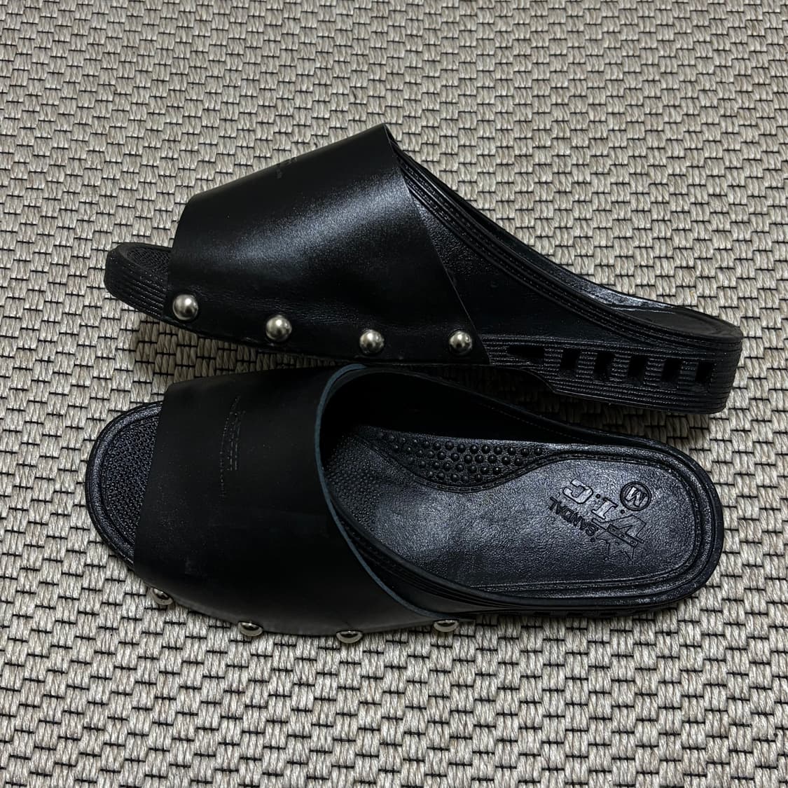 벤치 스터드 슬리퍼 상품이미지3