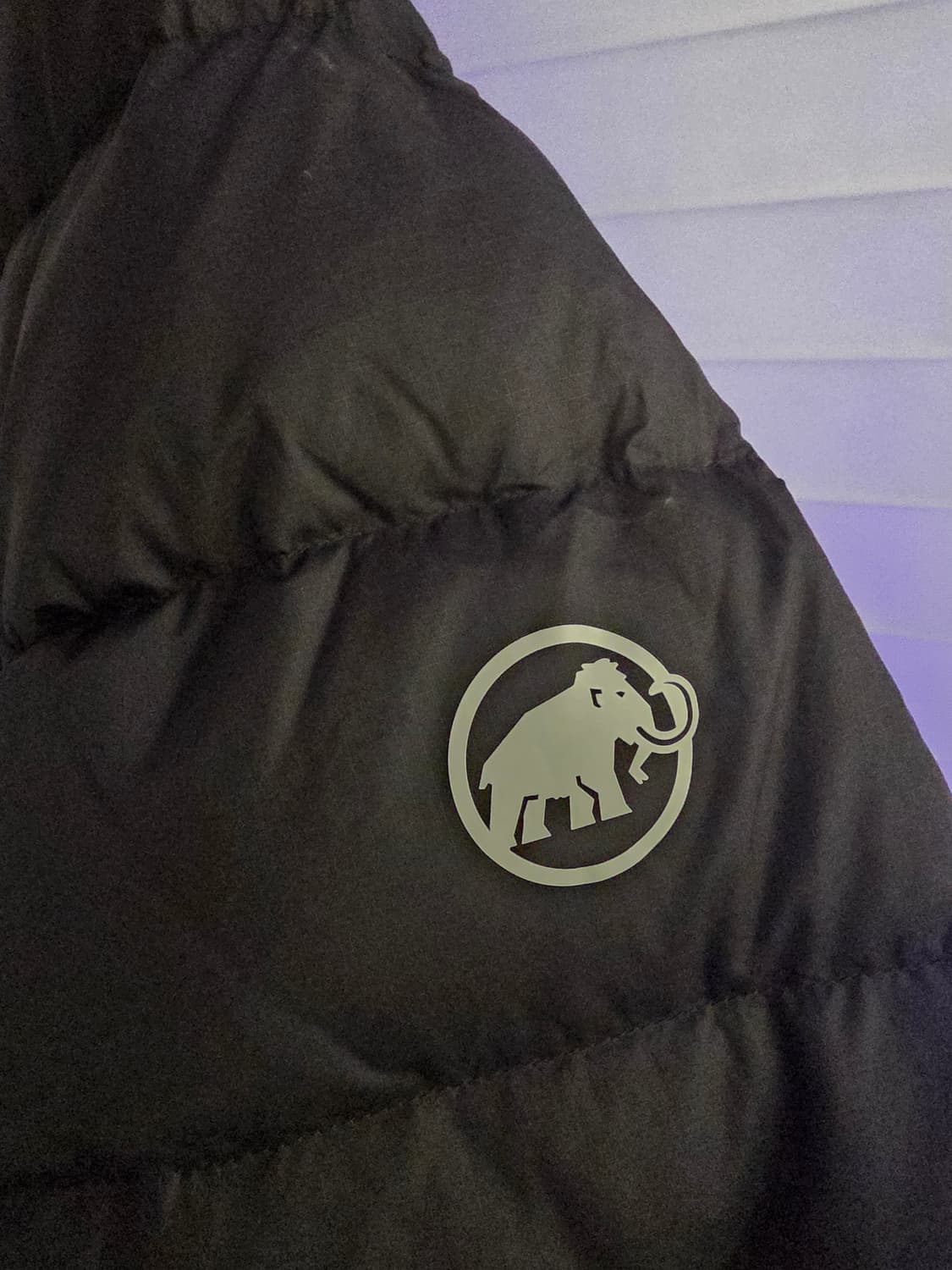 마무트 스위스 명품패딩 새상품 xl （블랙) 상품이미지2