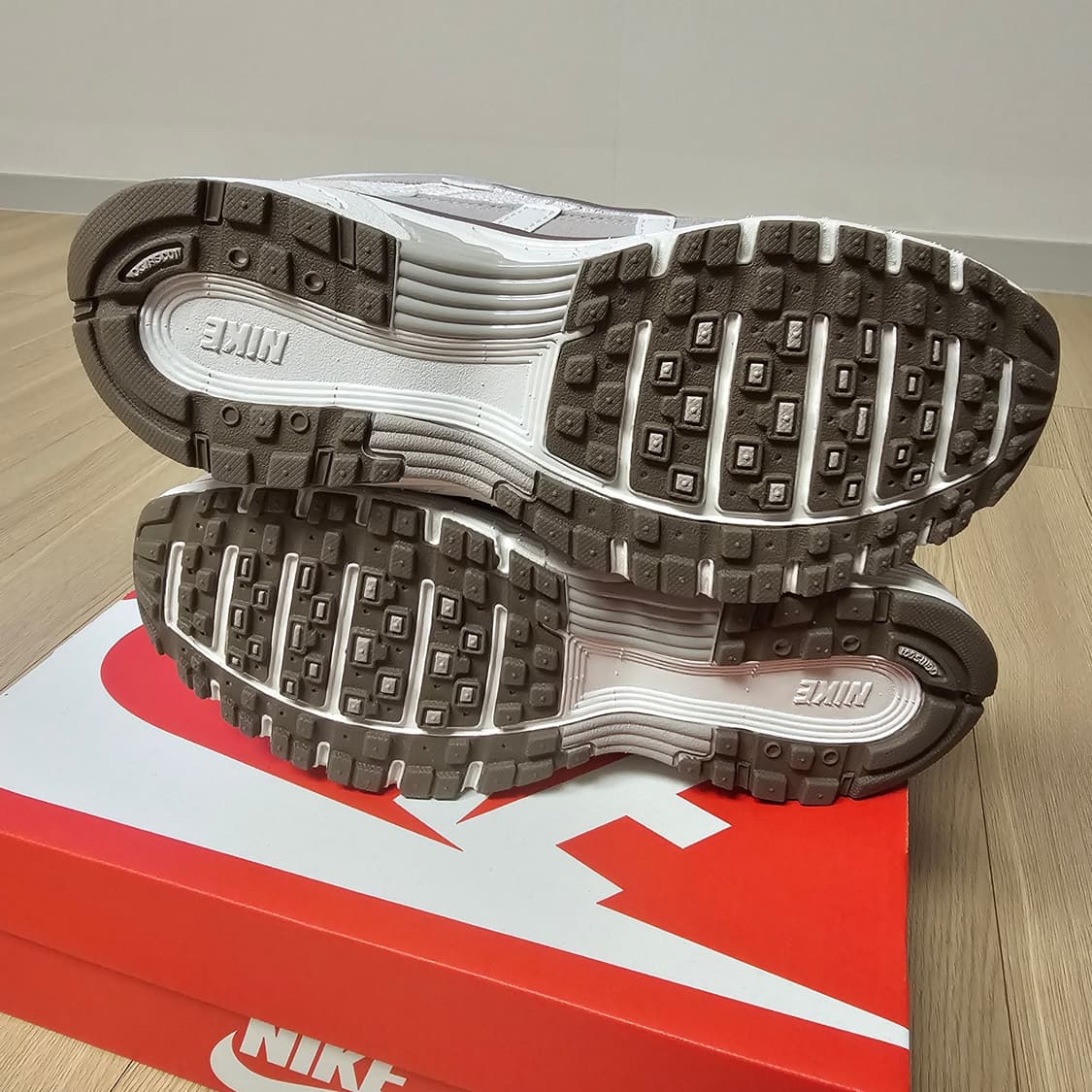 230 새제품) 나이키 P-6000 팬텀 그레이 밍크브라운 여성 운동화 상품이미지4