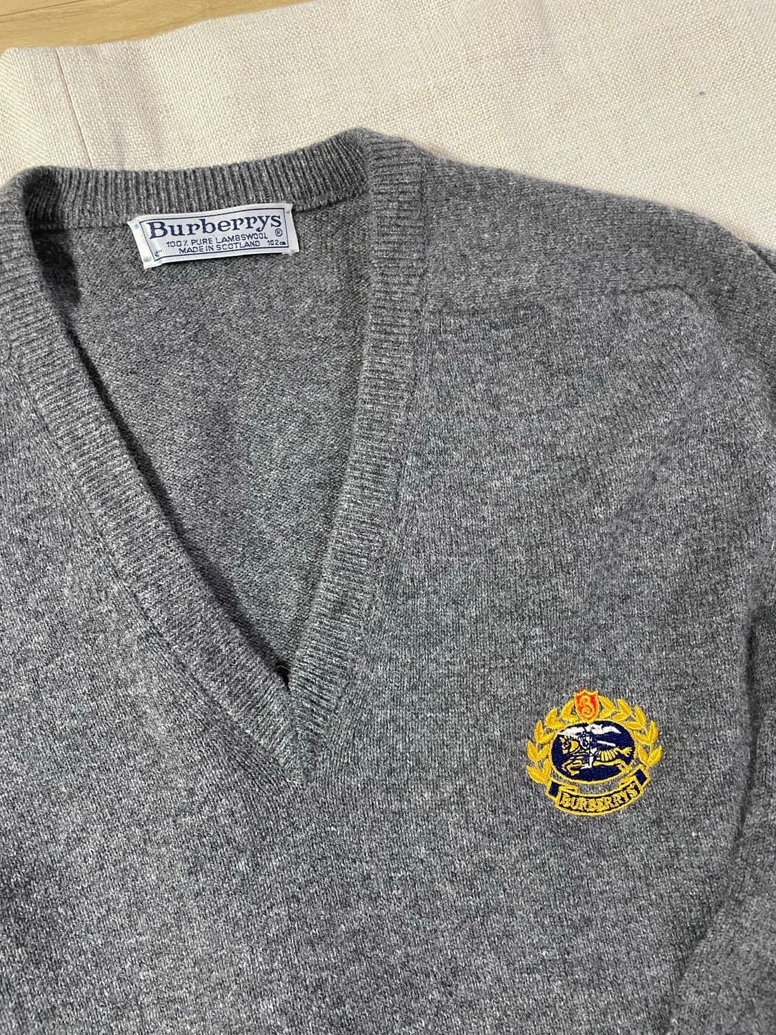 버버리 월계 브이넥니트 상품이미지1