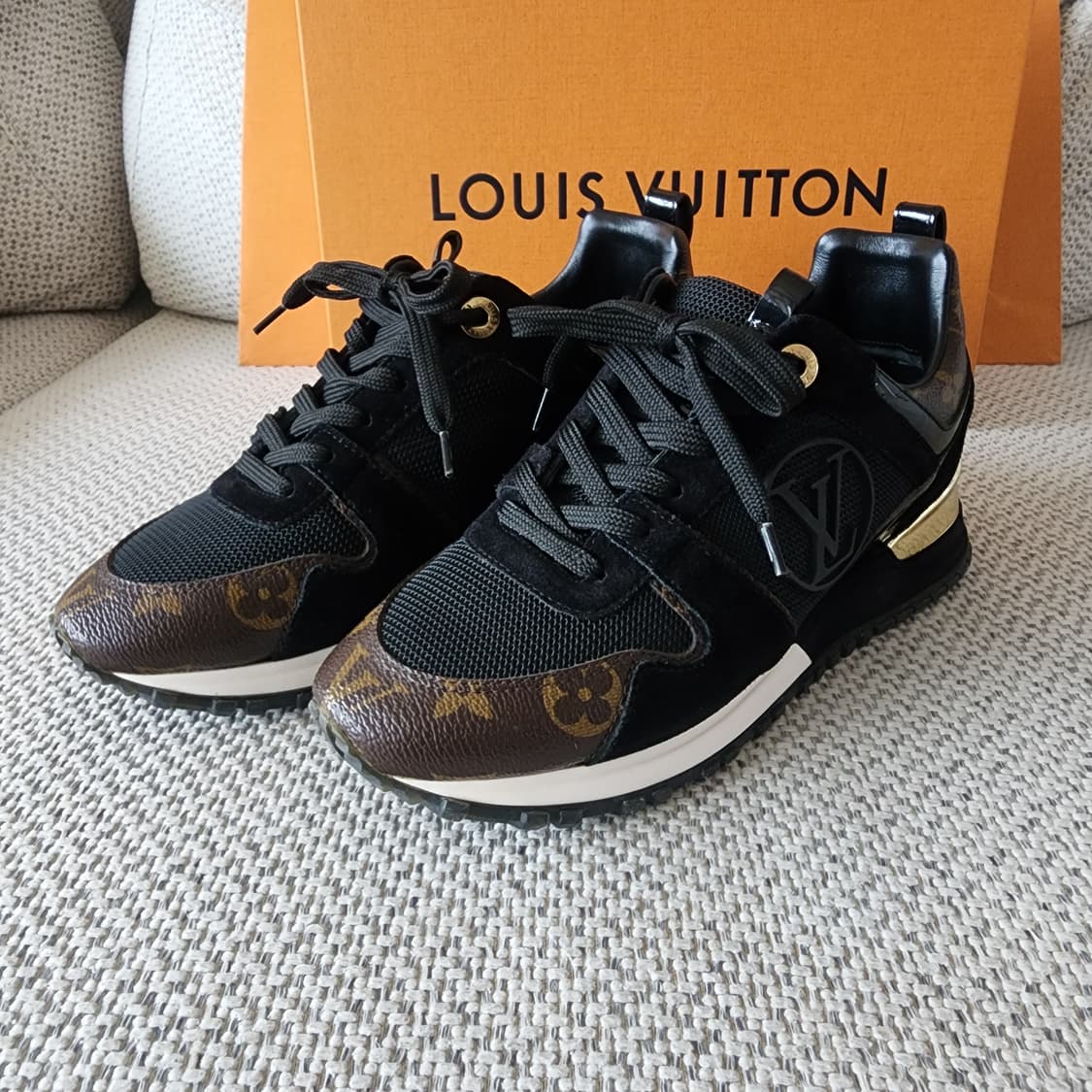 35.5 초민트급 루이비통 LV 런어웨이 키높이 스니커즈 블랙 모노그램 상품이미지1