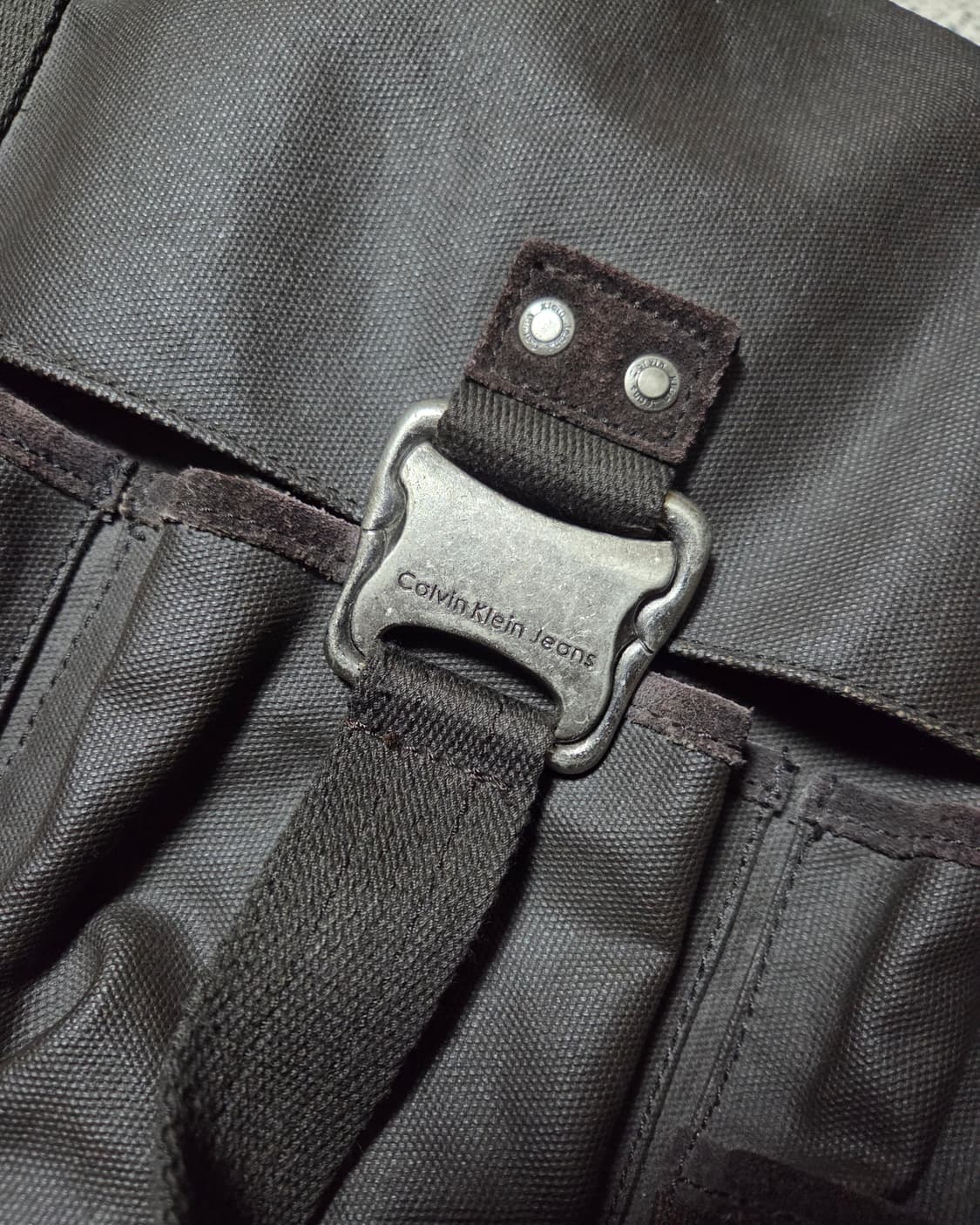 캘빈클라인 왁스코팅 빈티지 크로스백 상품이미지8