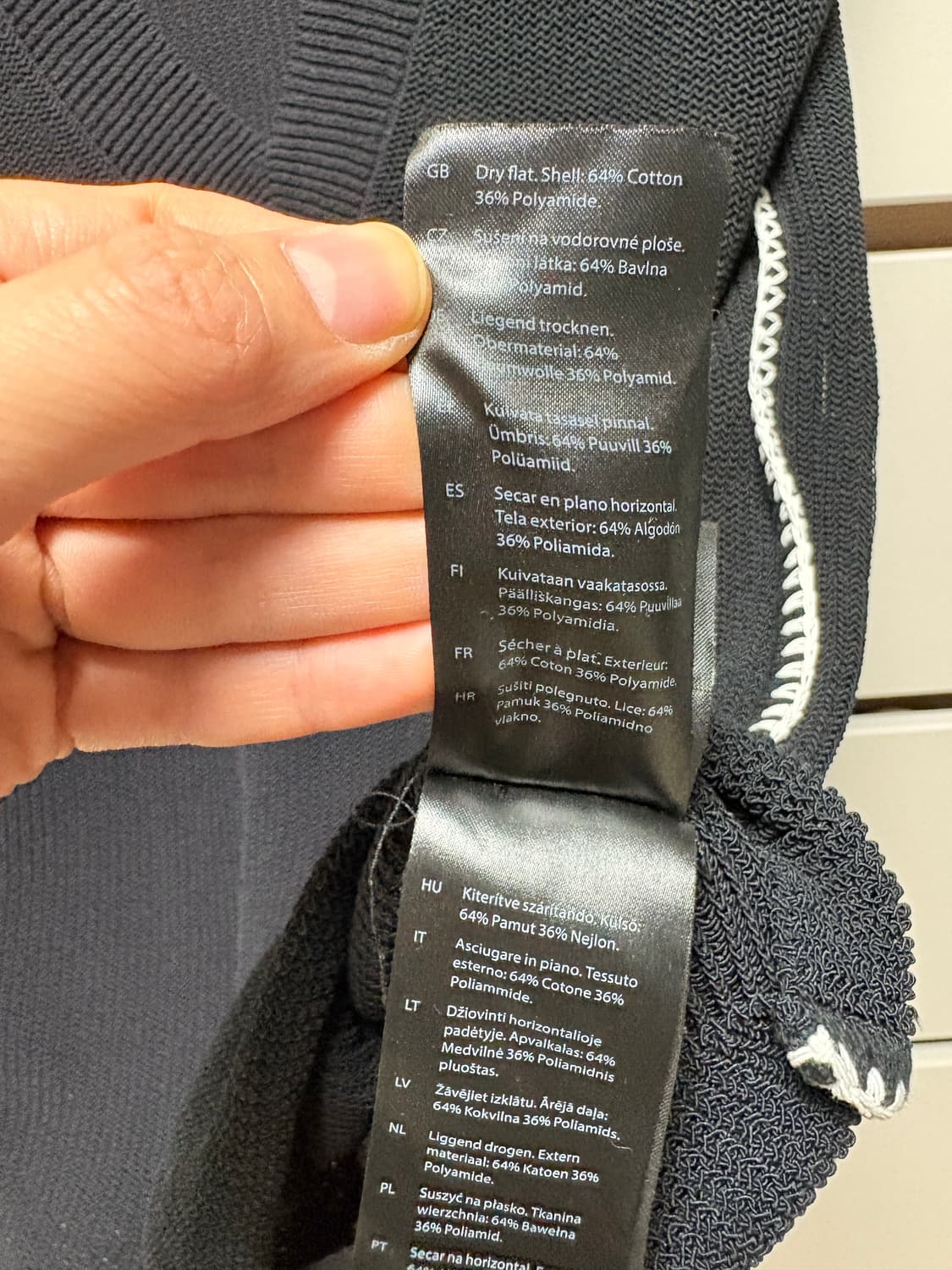 COS 블랙 브이넥 니트 베스트 상품이미지5