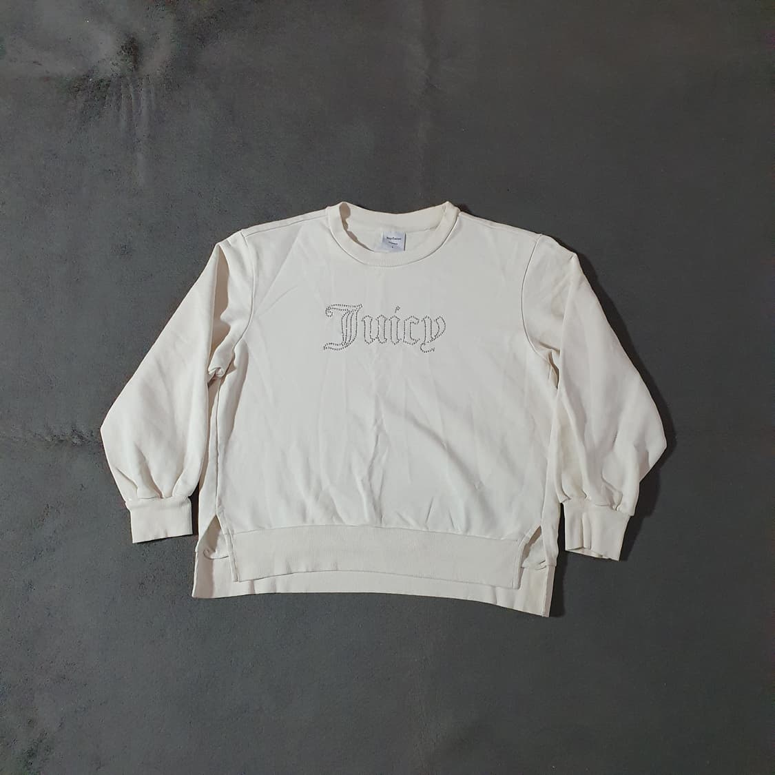 쥬시꾸뛰르 큐빅로고 맨투맨 L 화이트 상품이미지1