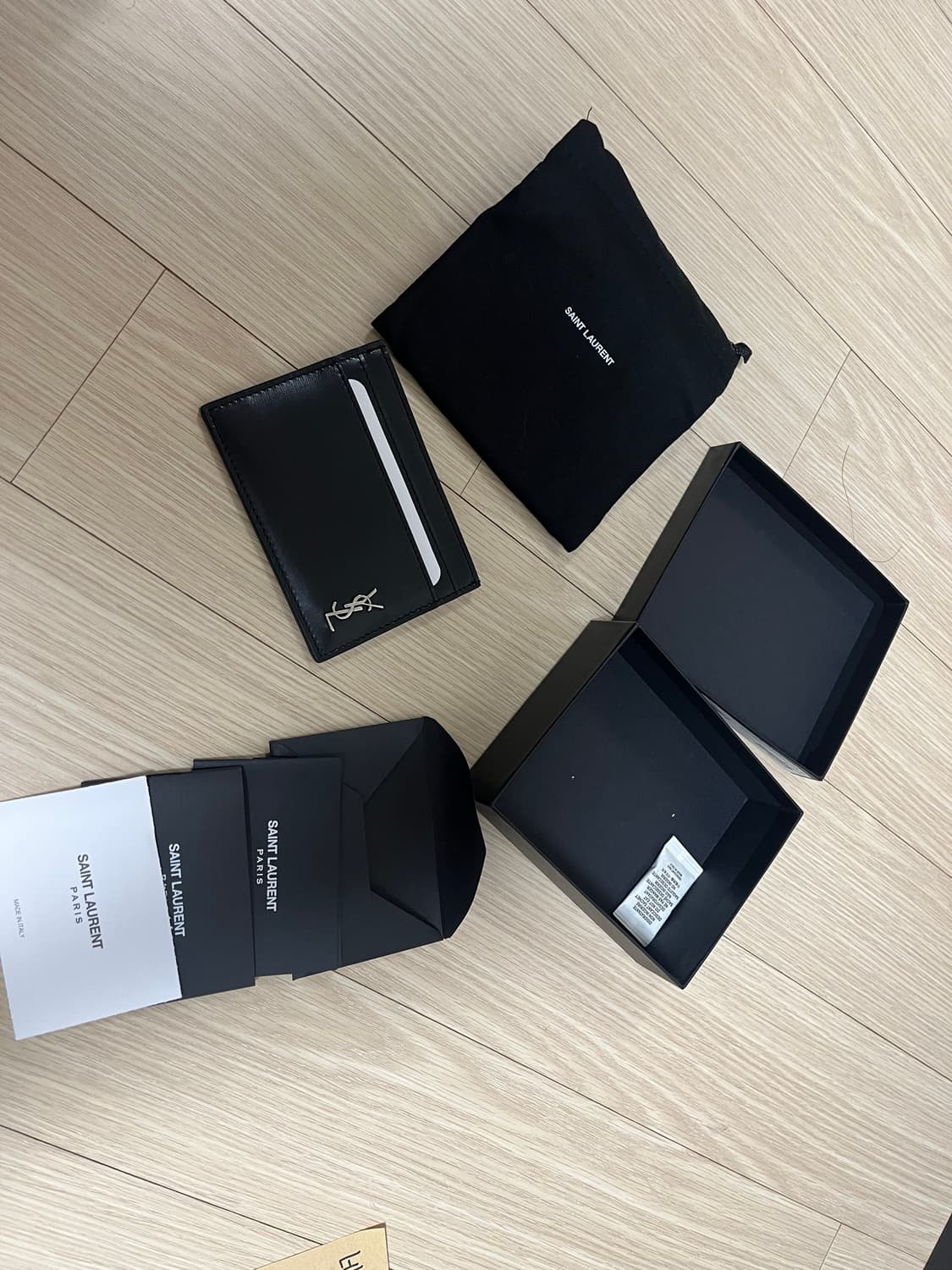 생로랑 모노그램 실버 카드지갑 상품이미지7