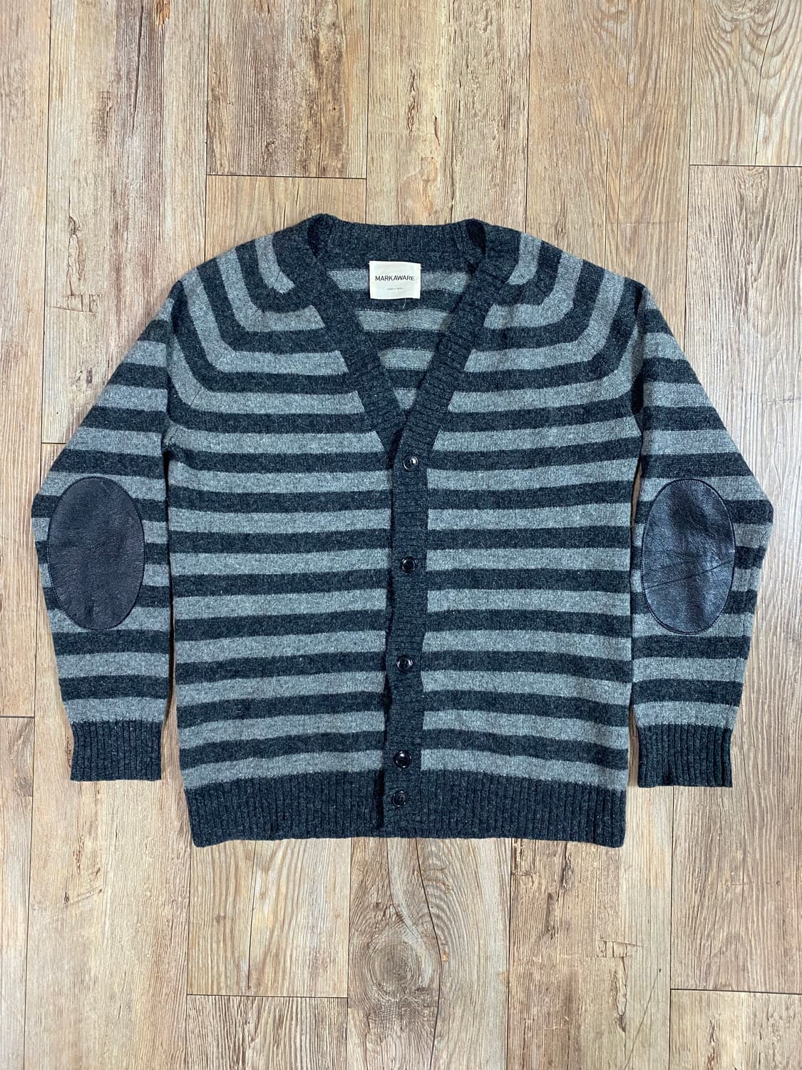 마카웨어 엘보 레더 패치 스트라이프 울 가디건 3 상품이미지1