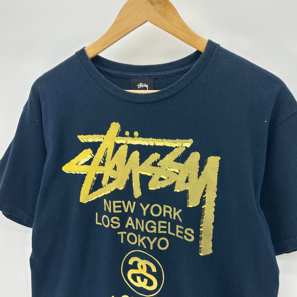 [STUSSY] 스투시 월드 투어 골드 반팔티셔츠 상품이미지3