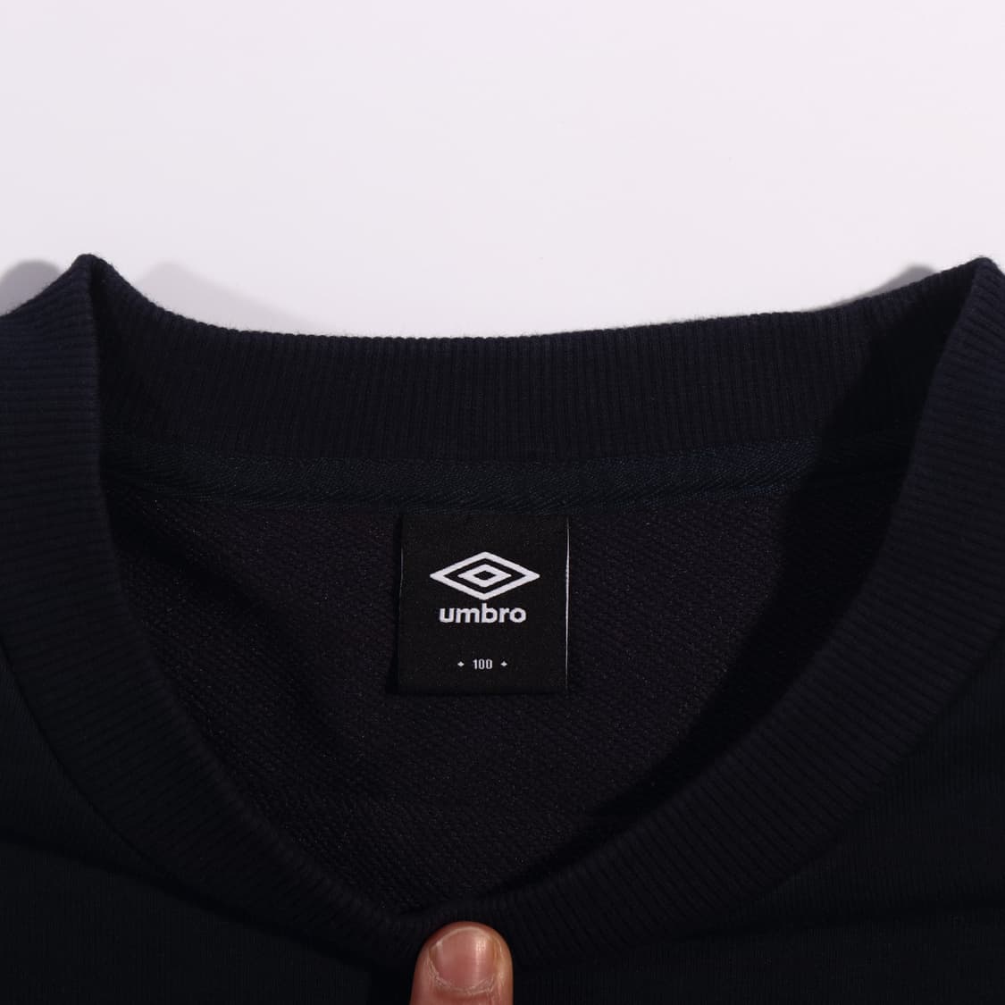 엄브로 아치로고 맨투맨 B215 상품이미지2