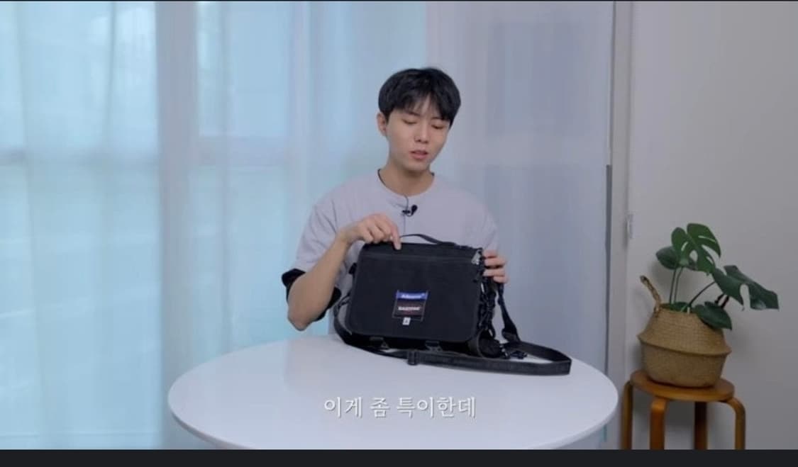 아더에러 이스트팩 1세대 크로스백 상품이미지1