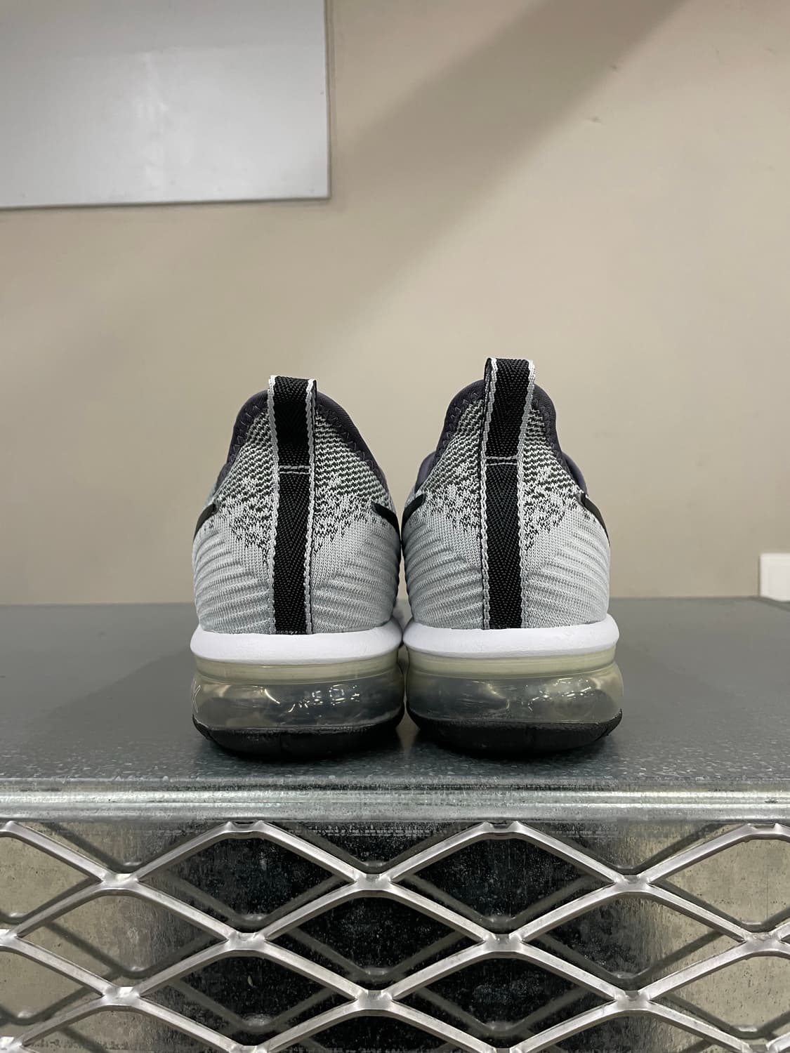 나이키 에어맥스 시퀀스4 울프그레이 275 상품이미지3