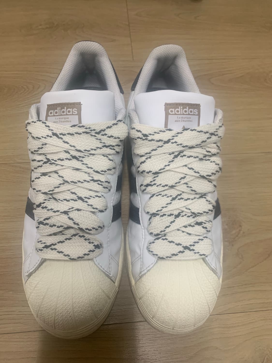 아디다스 슈퍼스타 화이트데님 275 판매합니다 상품이미지2