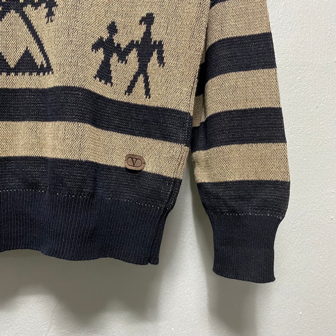 발렌티노 레더로고 유니크 디자인 니트 상품이미지4