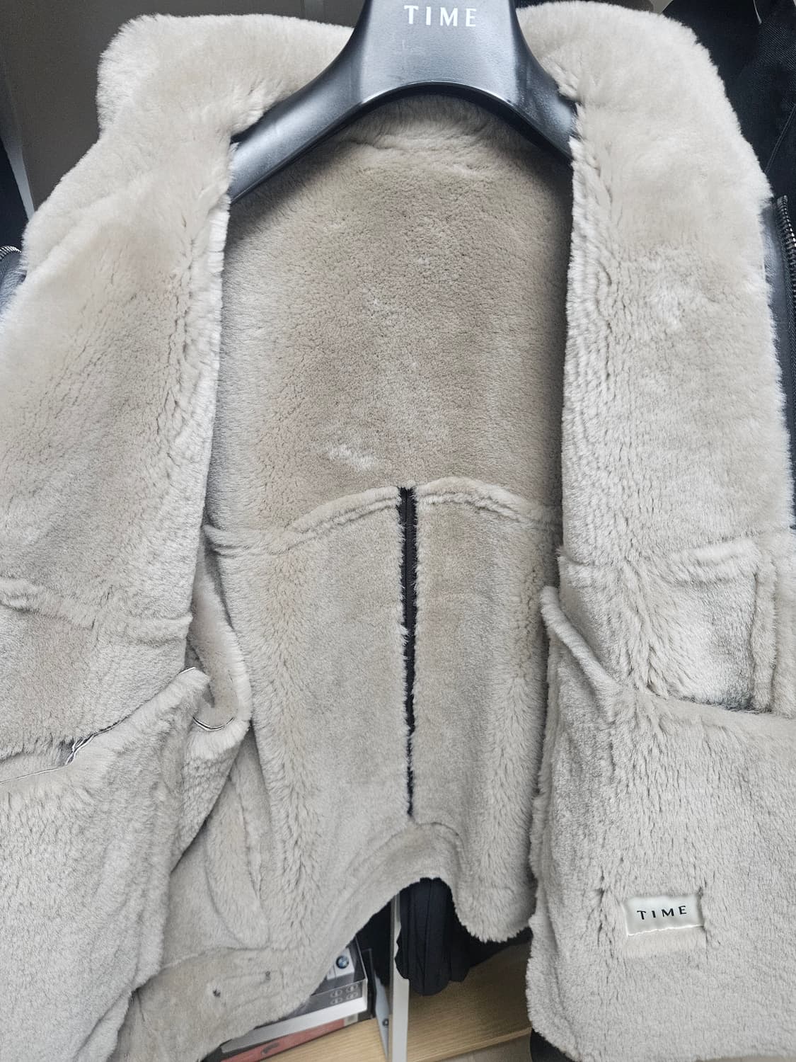 타임옴므 무스탕24fw 105 새상품팝니다 상품이미지3