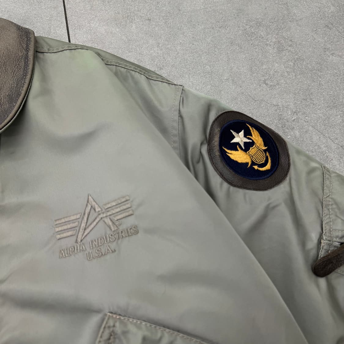 알파인더스트리 레더넥 자켓 상품이미지3