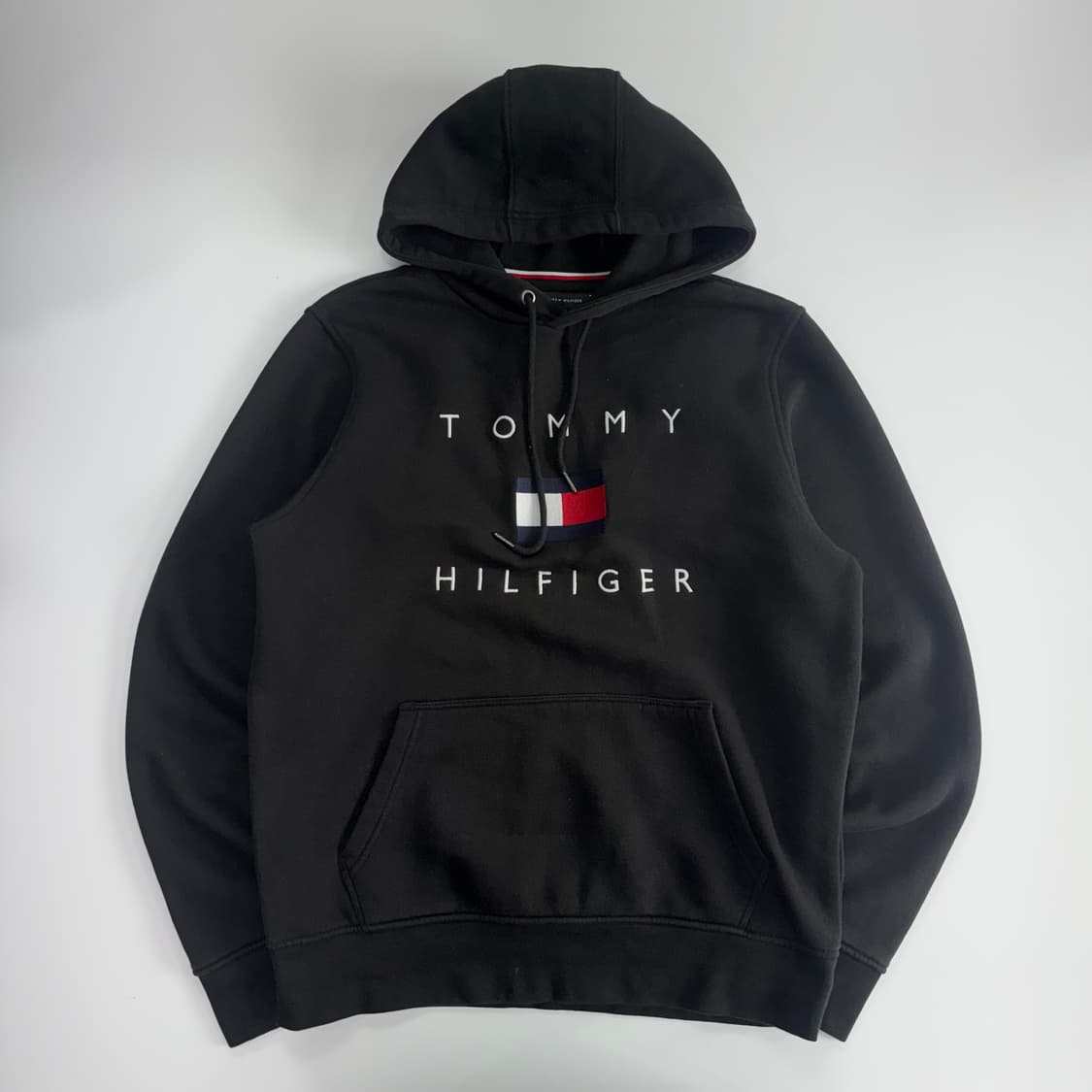Tommy Hilfiger 타미힐피거 스펠아웃 로고 블랙 후드티   상품이미지3