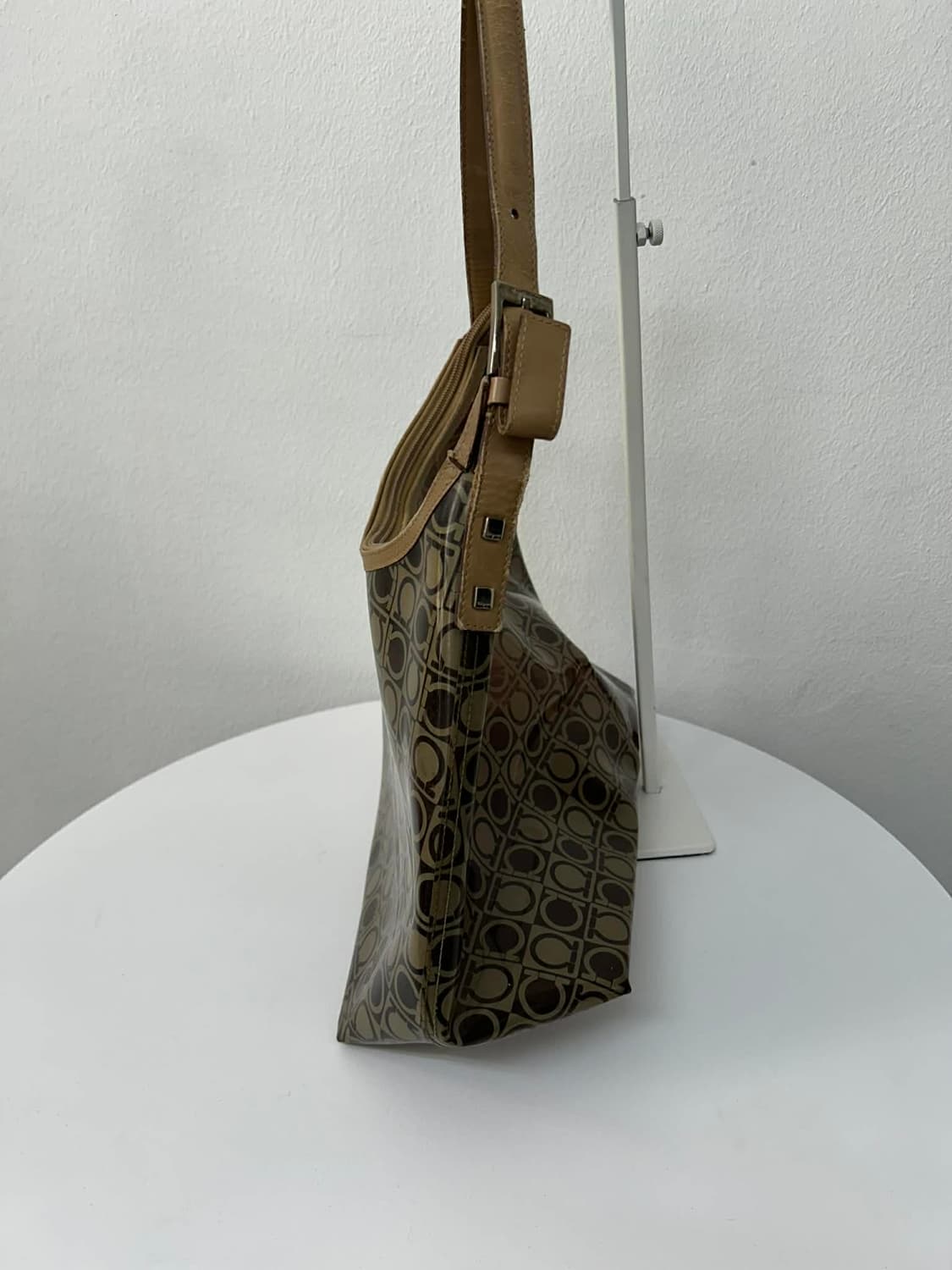 살바토레 페라가모 간치니 PVC 숄더 호보백 상품이미지3