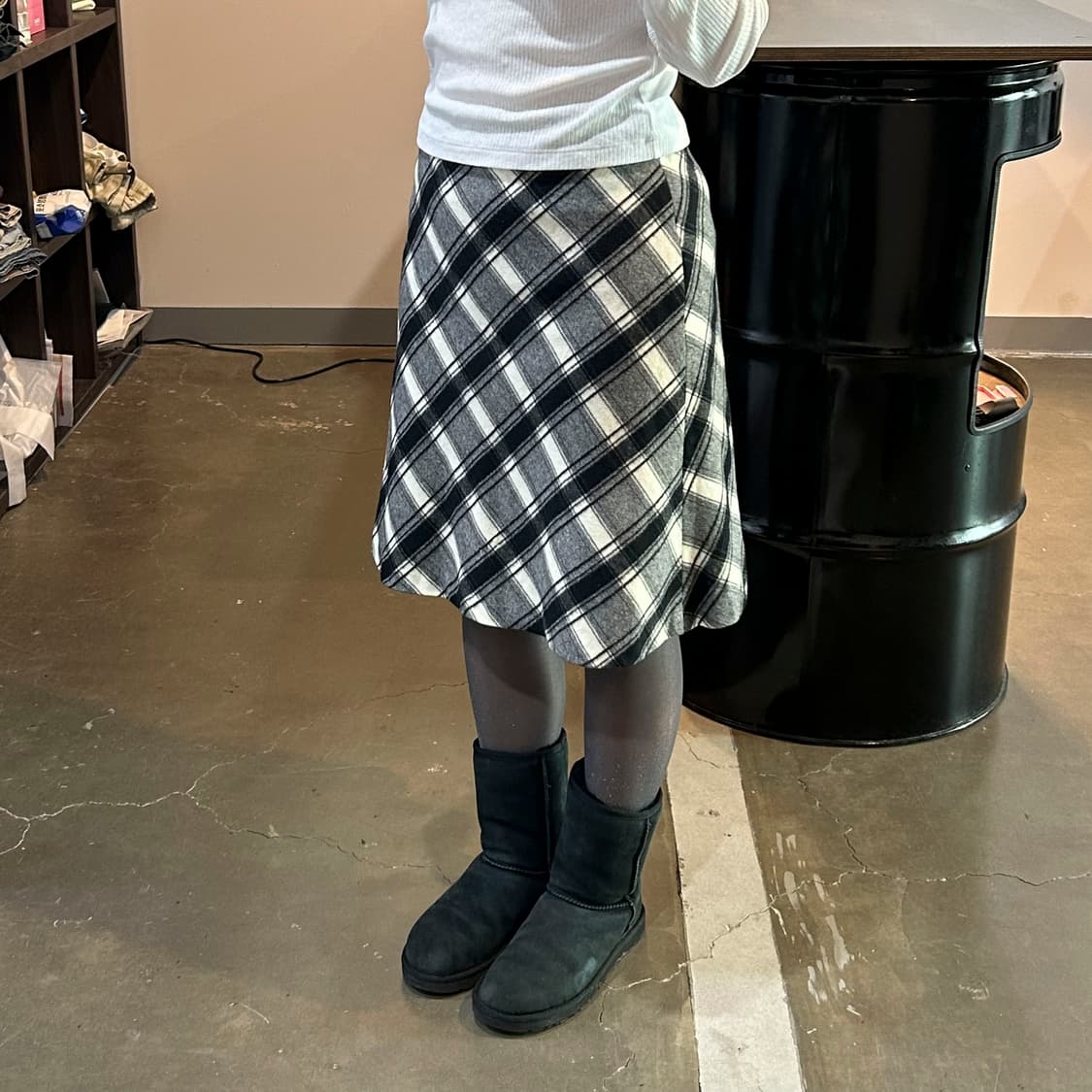 블랙 체크 울 미디 스커트 상품이미지2