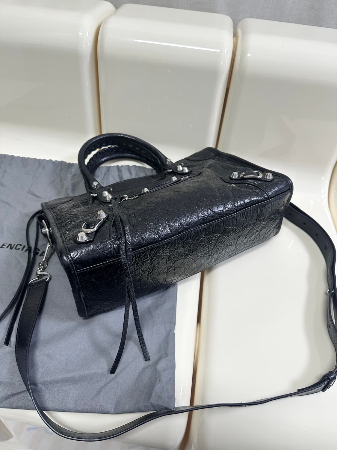 [거의 새상품급] 정품 발렌시아가 르 시티 모터백 스몰 상품이미지6