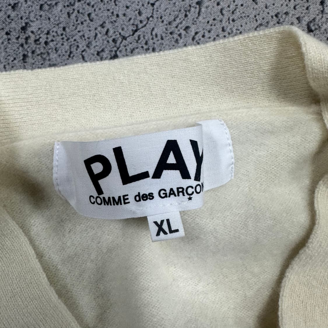 ✨ (바배) 꼼데가르송 화이트와펜 울 니트 가디건  상품이미지3