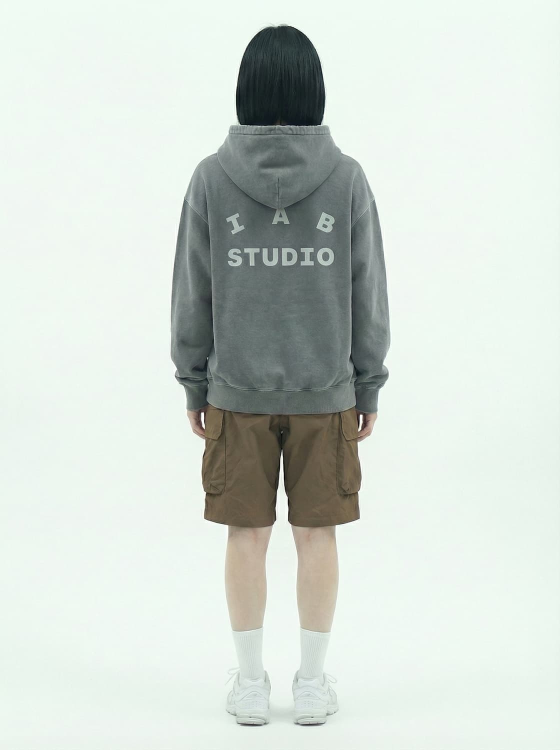 🩶 IAB STUDIO 로고 후드티 – 그레이 상품이미지2