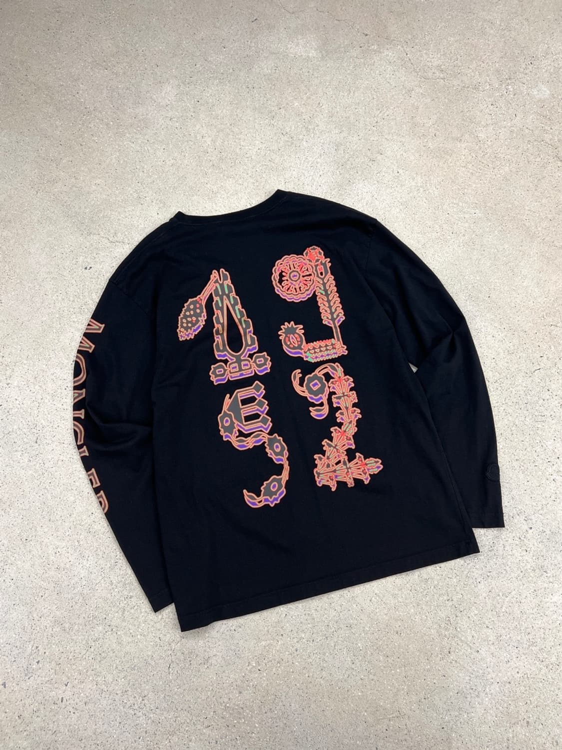 몽클레어 지니어스 블랙와펜 그래픽 롱슬리브 상품이미지5