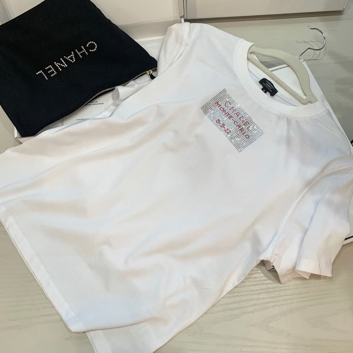 샤넬뷰티 라인스톤 몬테카를로 티셔츠 + 파우치 세트포장 상품이미지2