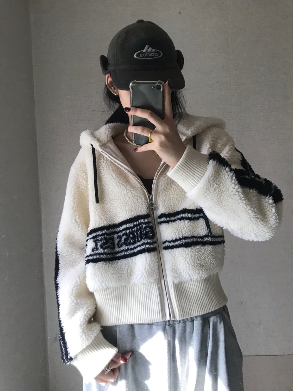 게스 아이보리 후리스 집업 상품이미지3