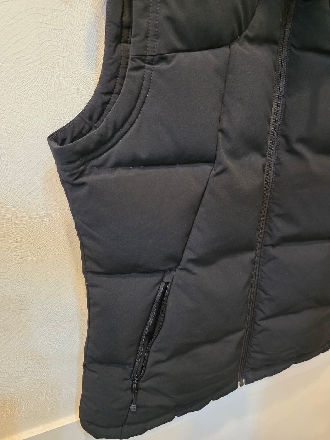 노스페이스 검정 패딩 조끼 상품이미지4