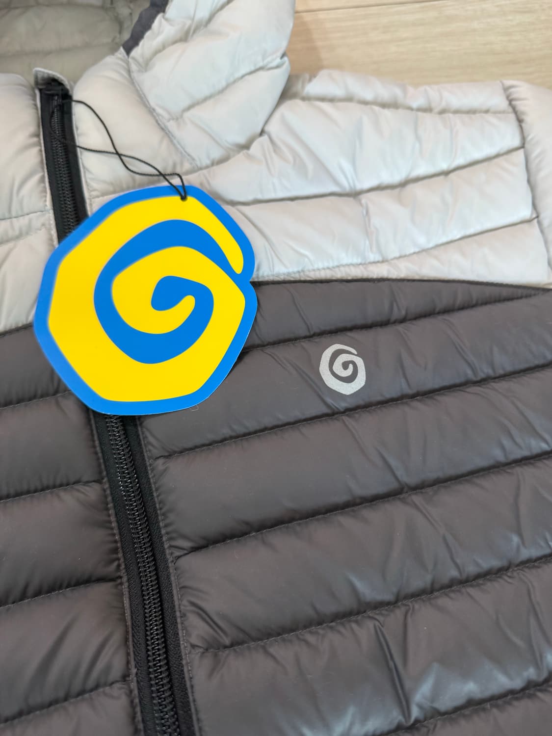 오스트리야 경량패딩 XL 새싱품 상품이미지7