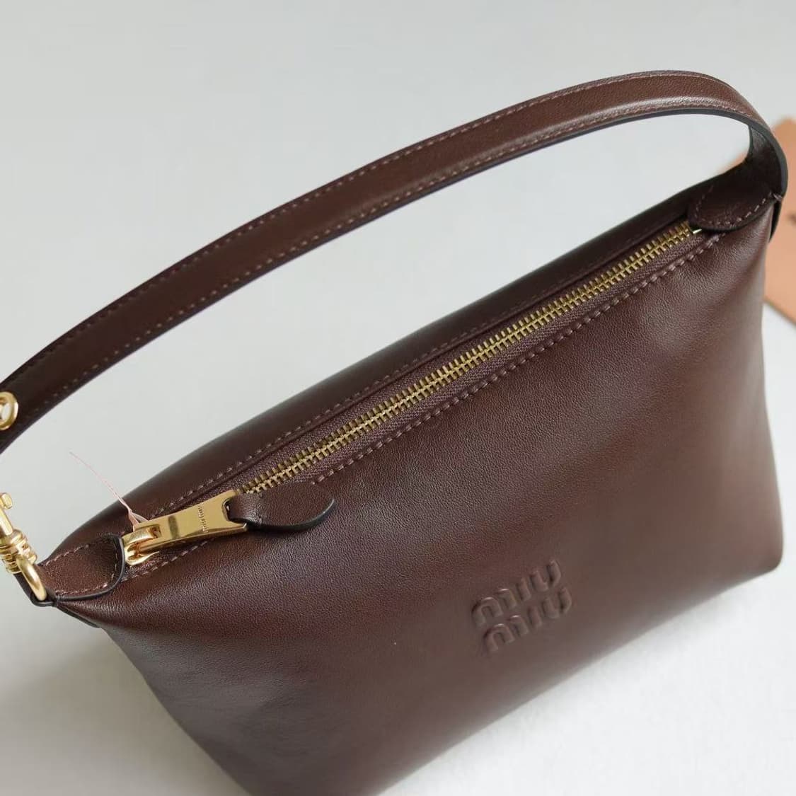 미우 미우 나파 레더 파우치 상품이미지4