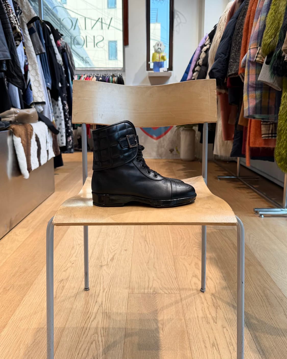 샤넬 블랙 00s 가죽 인터로킹 퀼팅 앵클 컴뱃 부츠 상품이미지6