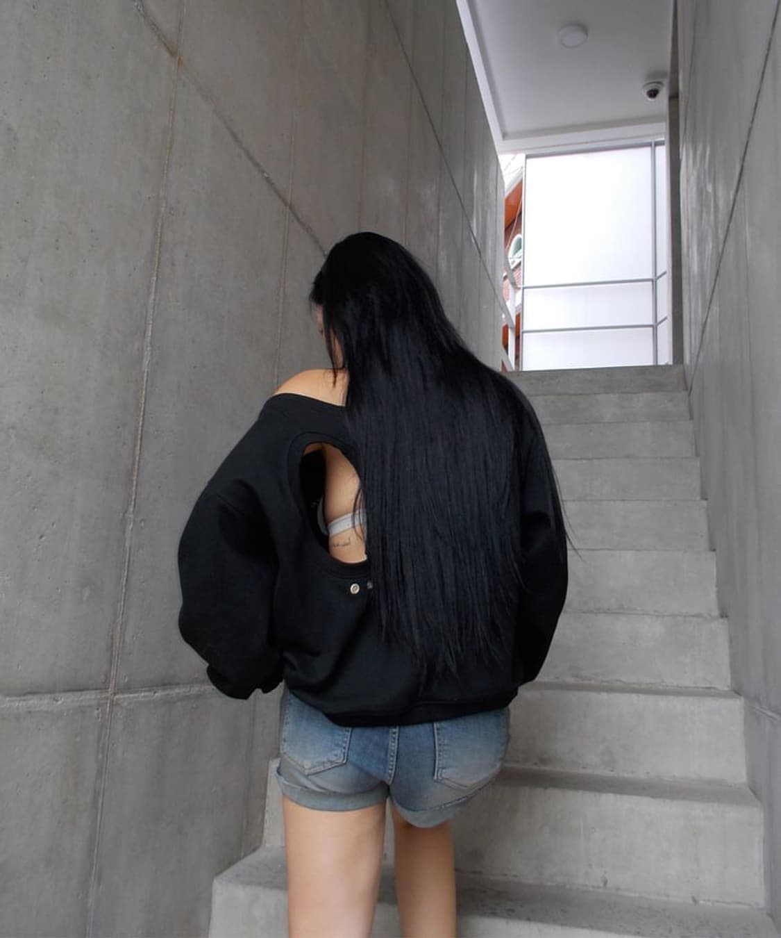 오도어 너그 오프 맨투맨 nug off mtm  상품이미지2