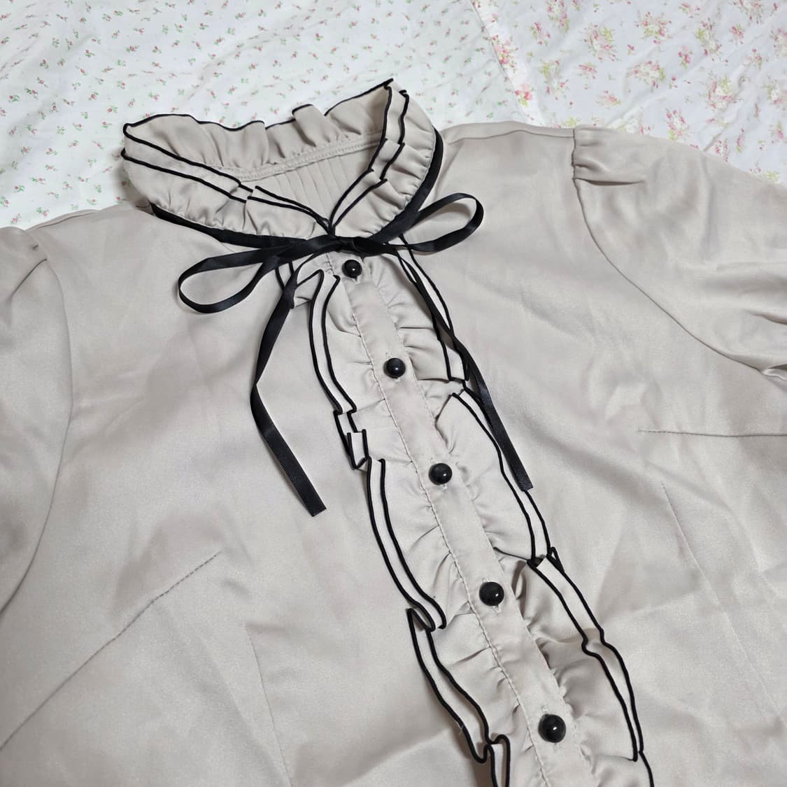 긱시크 프릴 반팔 리본 고딕 공겜여주 블라우스
갸루일브히메갸루 상품이미지3