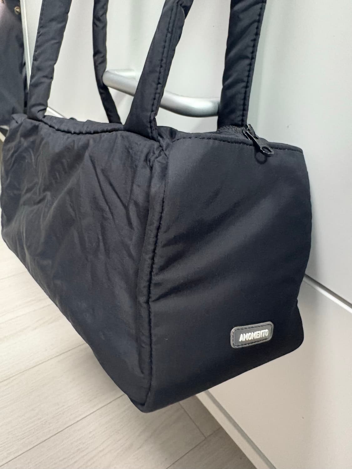 아모멘토 패티드숄더백 상품이미지1