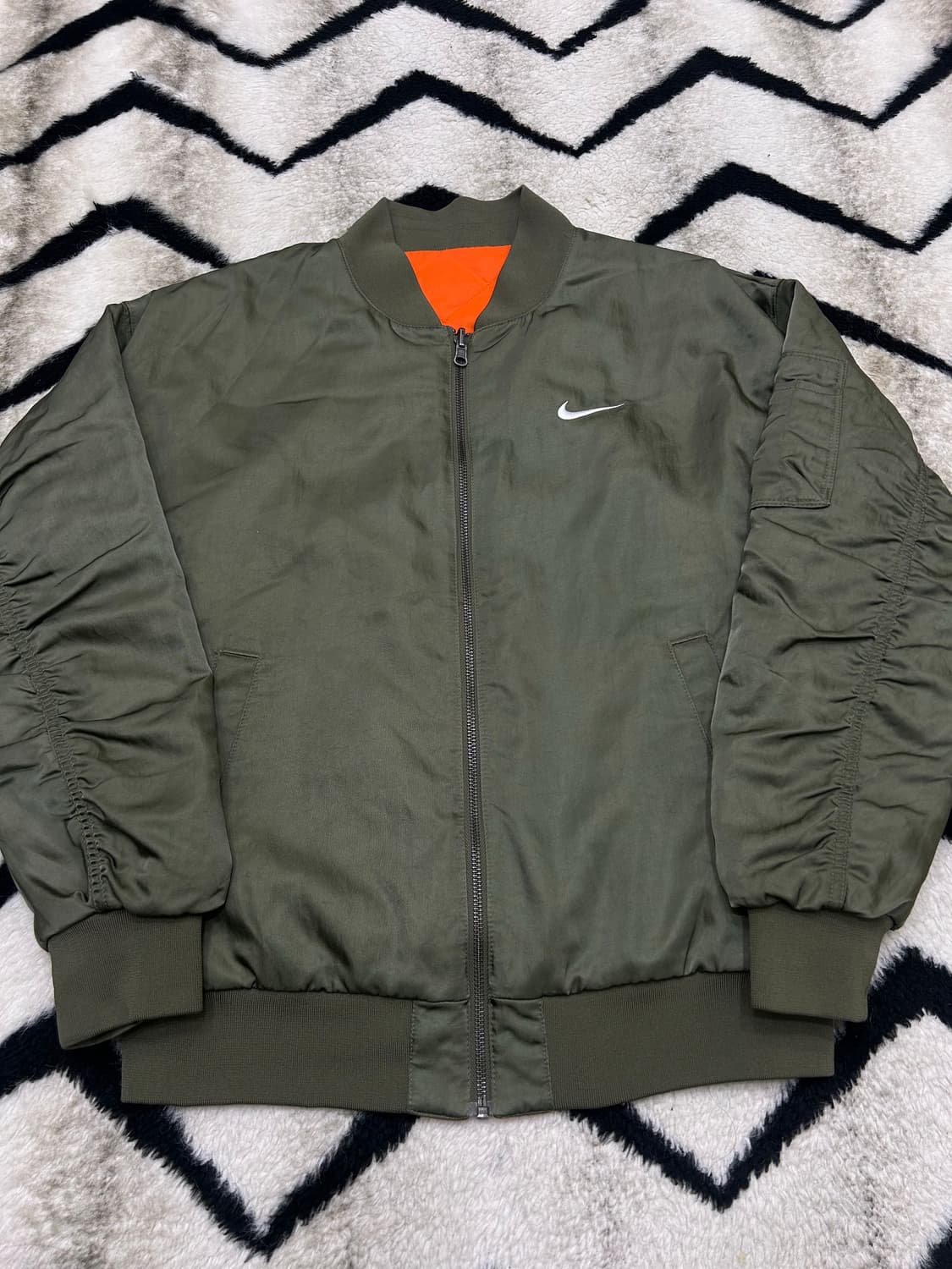 [여성M]나이키NSW 리버시블 바시티 봄버 자켓/올리브오렌지 상품이미지1